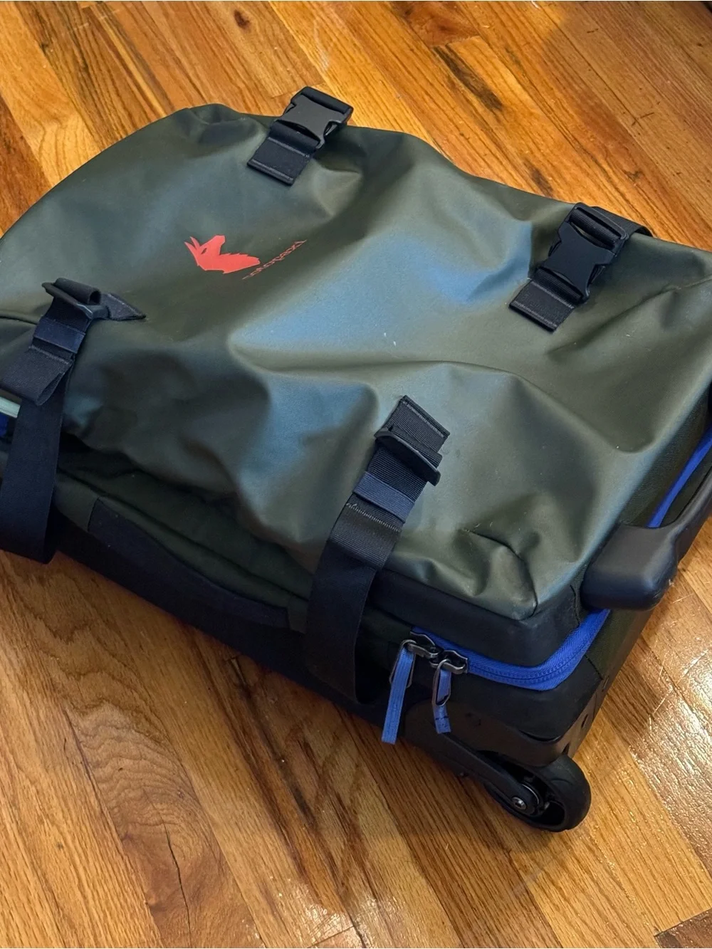 Cotopaxi Allpa 38L Roller Bag Green Suitcase Carry On Gorpcore Bag